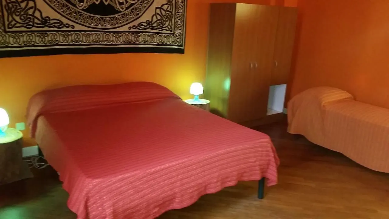 B&B A Due Passi Da... Palermo 2*,  Italia